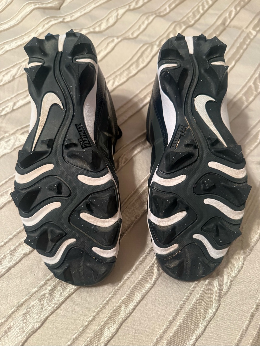 Nike Alpha Menace 4 Shark Football Cleats - Picture 4 of 5